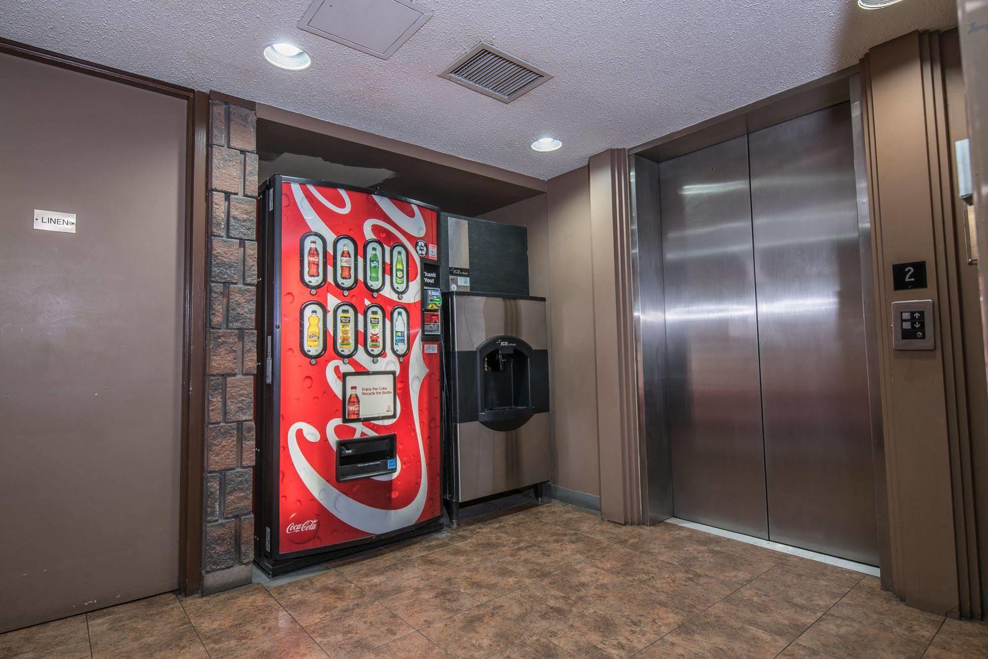 Argyll Plaza Hotel Έντμοντον Εξωτερικό φωτογραφία